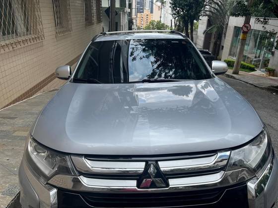 MITSUBISHI OUTLANDER 3.0 GT 4X4 V6 24V GASOLINA 4P AUTOMÁTICO